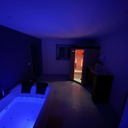 Detente Et Spa Pour Se Ressourcer Bullion Buitenkant foto