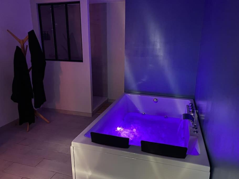 Detente Et Spa Pour Se Ressourcer Bullion Buitenkant foto