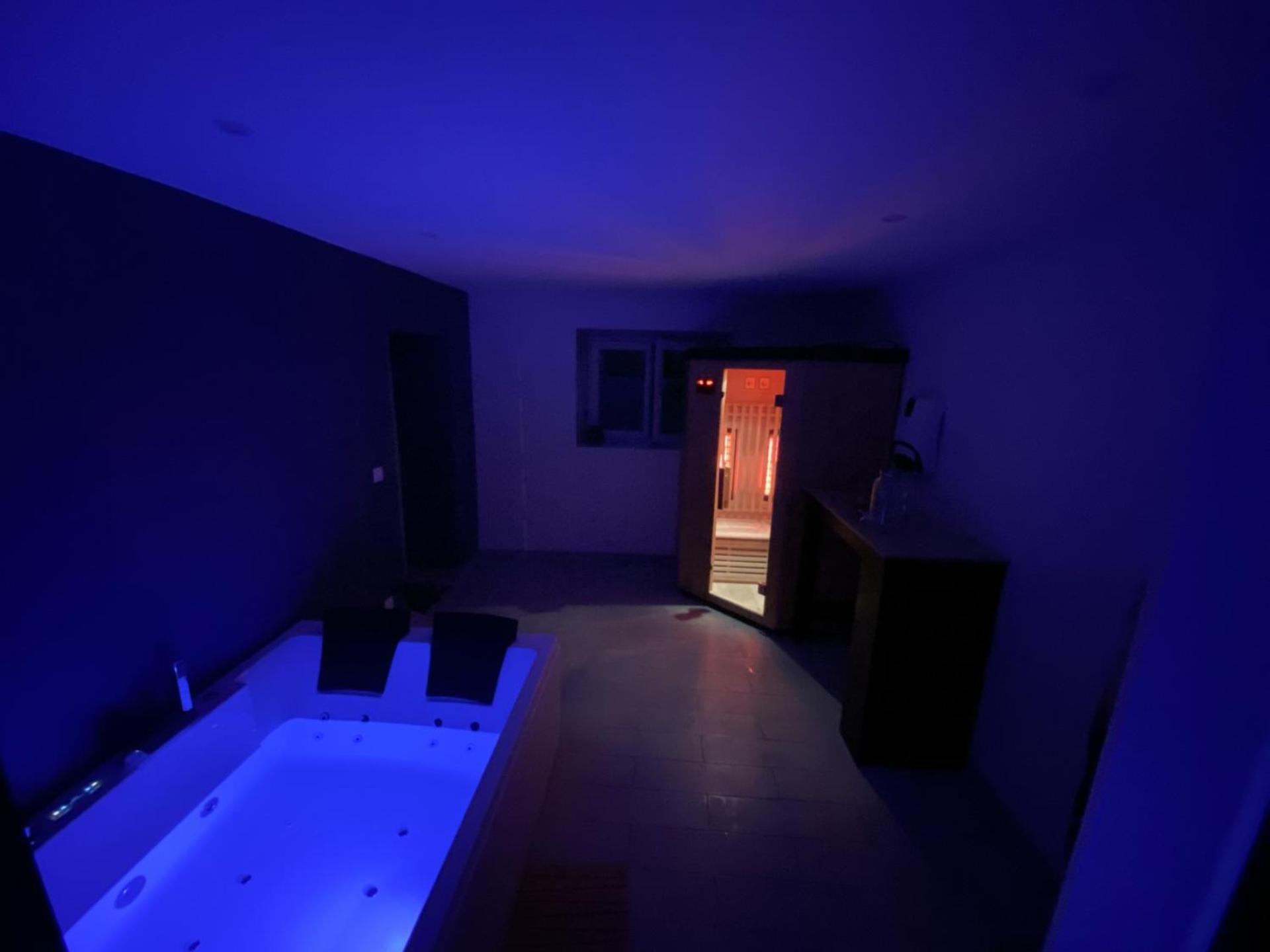 Detente Et Spa Pour Se Ressourcer Bullion Buitenkant foto