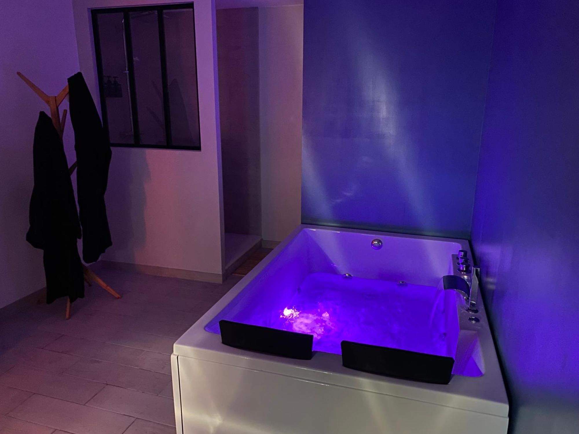 Detente Et Spa Pour Se Ressourcer Bullion Buitenkant foto